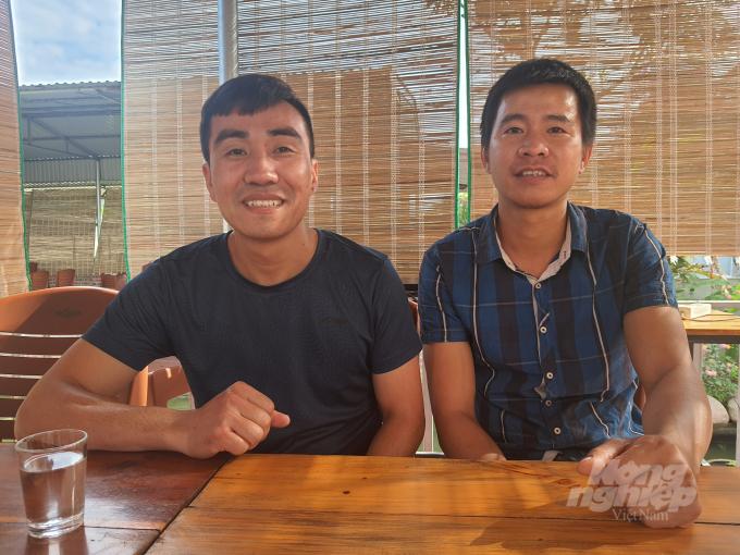 Gà mặt quỷ đắt nhất thế giới nuôi tại Quảng Ninh, ăn vào rất bổ 1 Anh Duy cùng chú gà mặt quỷ - Ảnh: Cường Vũ