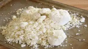 ba dau nanh lam thuc an chan nuoi